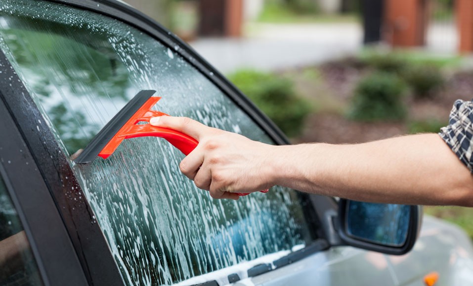 7 tips för att tvätta dina bilrutor
