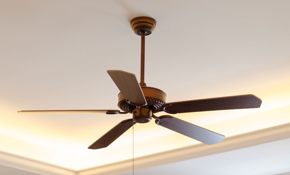 Limpando um ventilador de teto: 4 dicas práticas