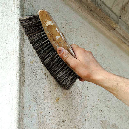 Quitar el polvo de la pared después de raspar