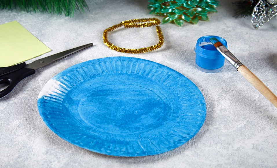 DIY: tippjeink műanyag tányéros karácsonyi dekorációhoz
