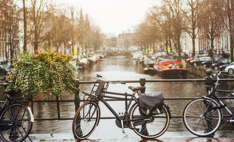 Hur cyklar man säkert trots dåligt väder?