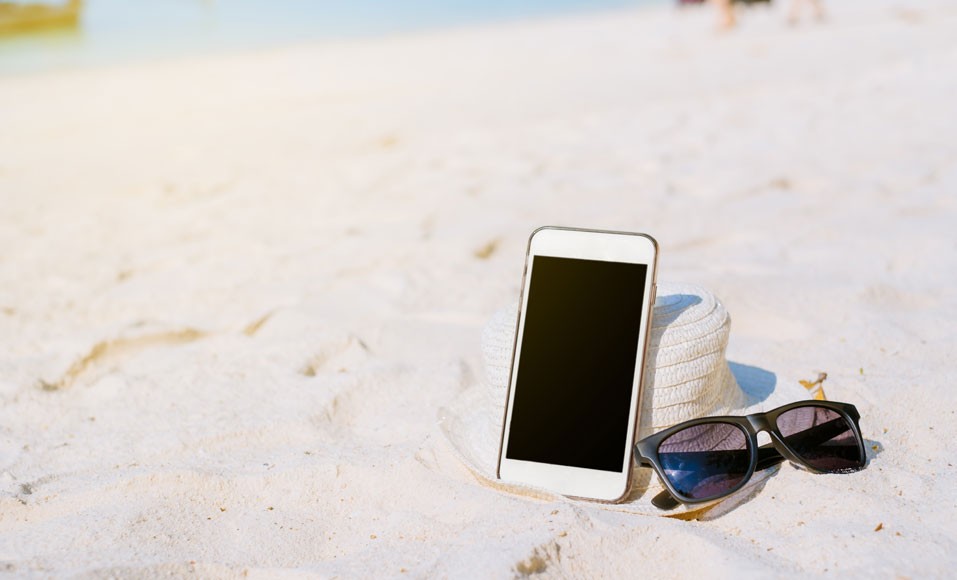 Tips för att rengöra en smartphone som har ramlat i sanden