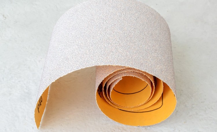 Hvordan sparer man sandpapir?