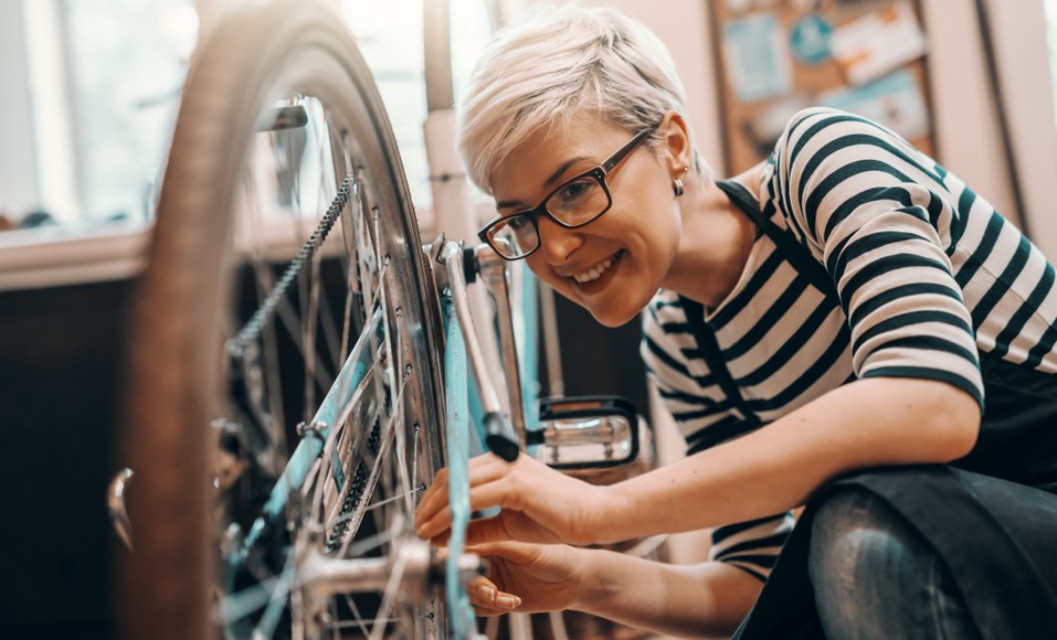 Vilka är de nödvändiga verktygen för att reparera en cykel?