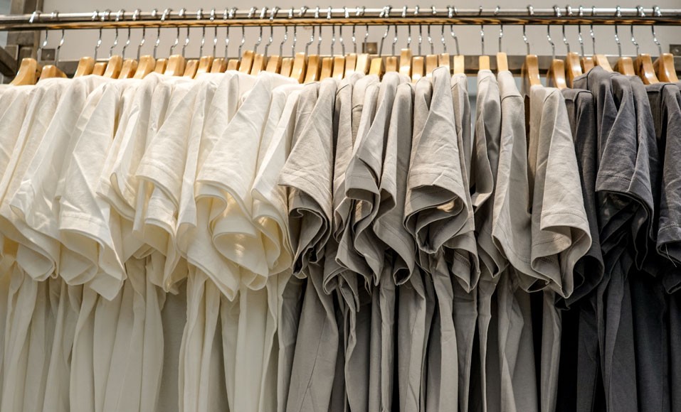 Como lavar e retirar roupas de algodão?