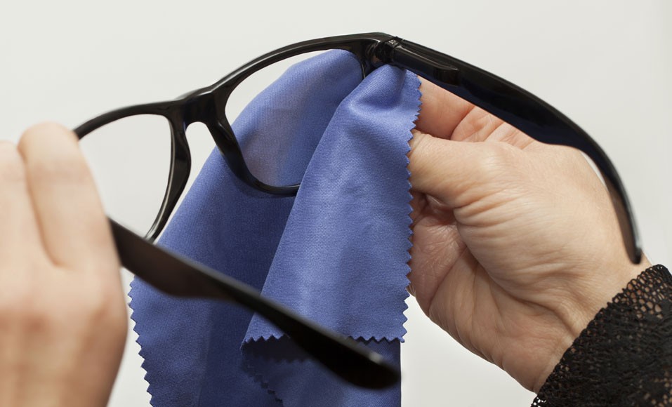 Praktiska råd för rengöring av dina receptglasögon