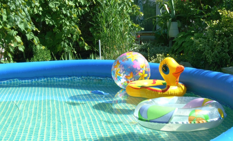 Hur reparerar man en uppblåsbar pool?