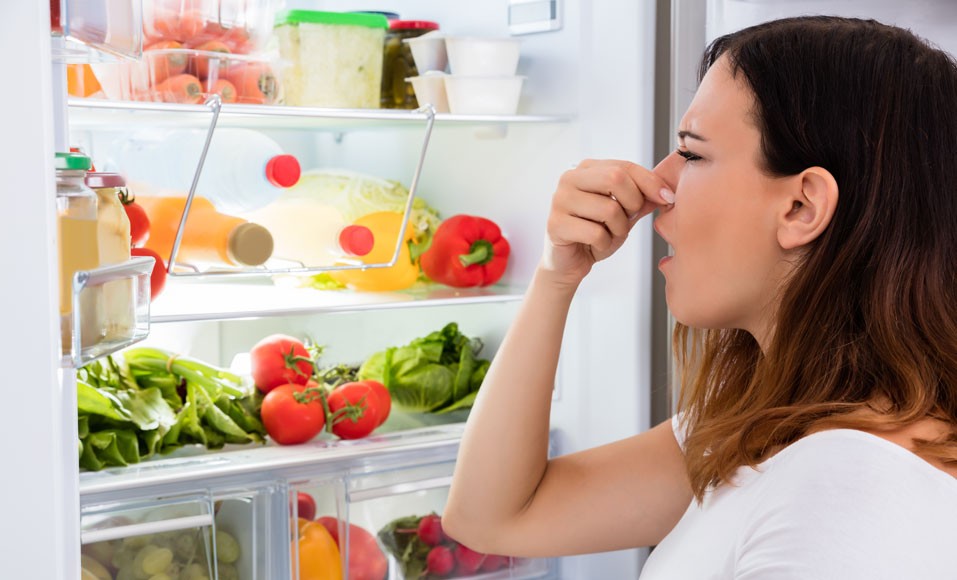 كيف تزيل الروائح الكريهة من الثلاجة؟