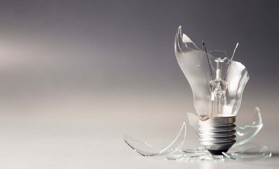 5 tips för att låsa upp en glödlampa eller sockel som har fastnat