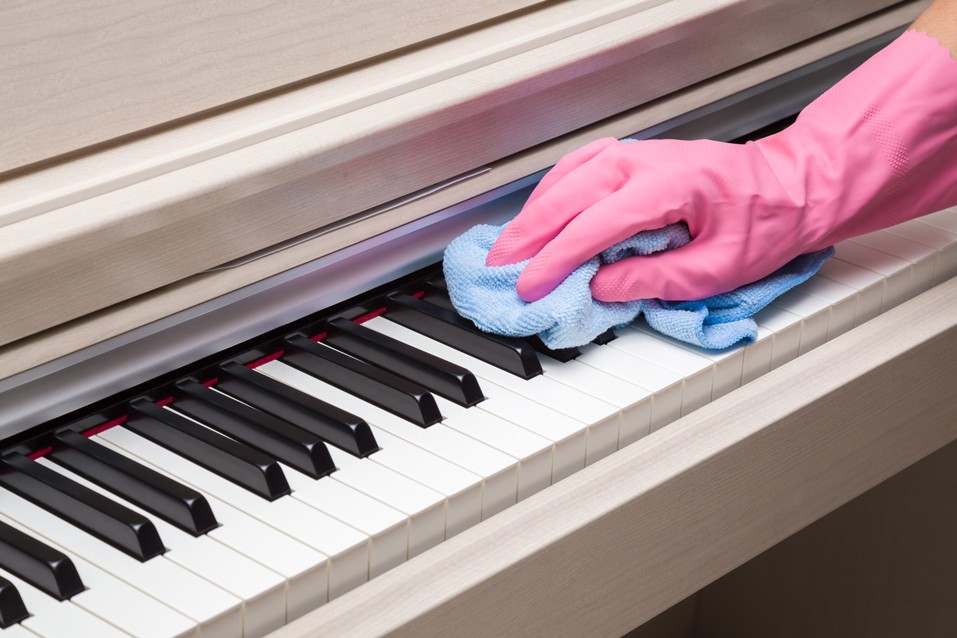Hvordan renser du dit klaver ordentligt?
