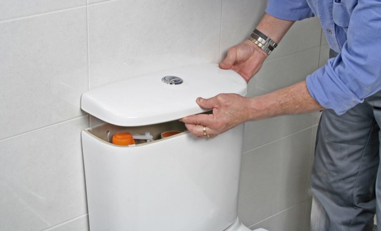 A törött WC-öblítést saját maga javítsa meg