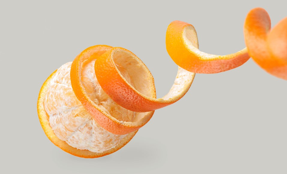 Apelsinų žievelių naudojimas nuvalykite viską namuose