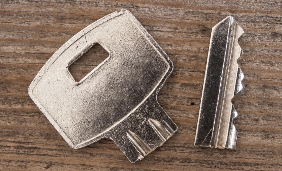 Tips för att ta bort en trasig nyckel från ett lås