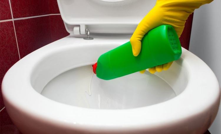 Faça gel de limpeza para banheiros