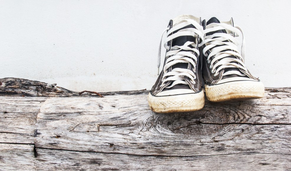 6 tips för att rengöra lerbefläckade sneakers