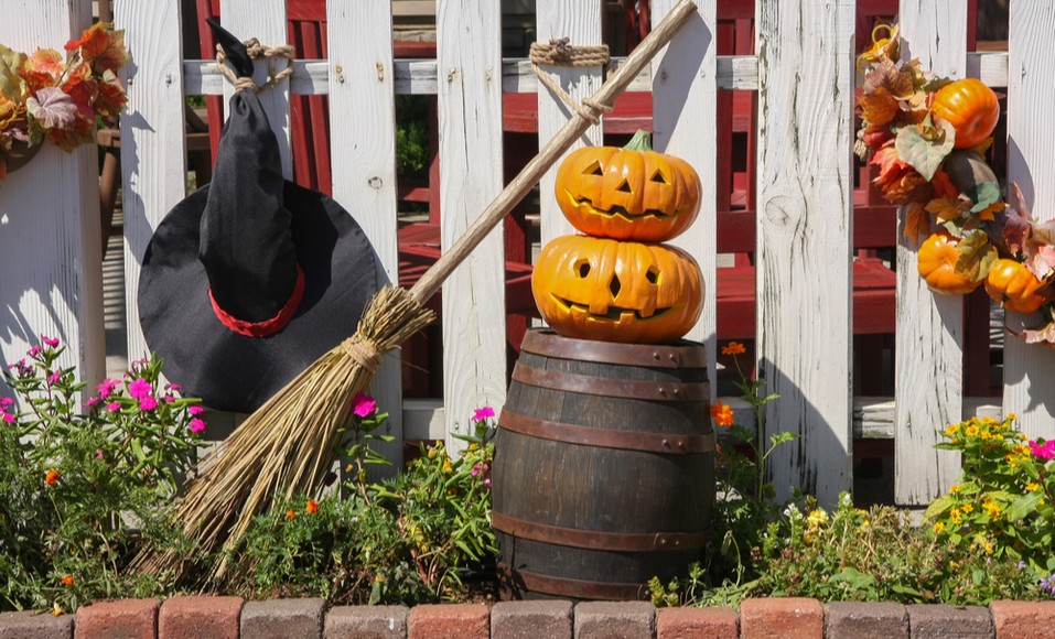 Dekorera din trädgård eller terrass med Halloween-tema